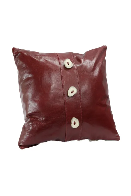 Cushion 14'' x 14'' black leather antler buttons | Decorative accessories | BILODEAU Canada